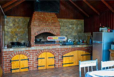 Casă cu 5 camere cu Teren 1900 Mp în Traian