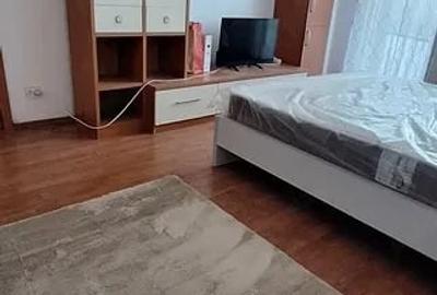 Garsonieră decomandată în Titan