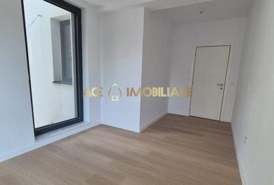 Casă cu 8 camere cu Teren 100 Mp în Tineretului