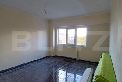Apartament cu 3 camere semidecomandat, mobilat în Câmpia Turzii