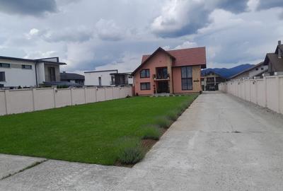 Casă cu 4 camere în Central