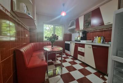Apartament cu 3 camere decomandat, mobilat în Dristor