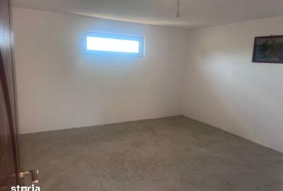 Casă cu 7 camere cu Teren 580 Mp în Șimnicu de Sus - 3