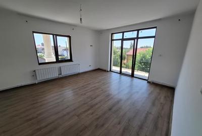 Apartament cu 4 camere decomandat în Pârneava