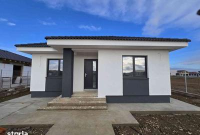 Casă cu 4 camere cu Teren 400 Mp în Central - 1