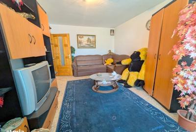 Apartament cu 3 camere decomandat în Republicii