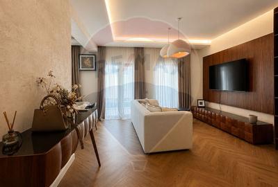 Casă individuală cu 7 camere cu Teren 240 Mp în Central - 2