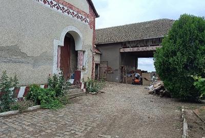 Casă cu Teren 2877 Mp în Tomnatic
