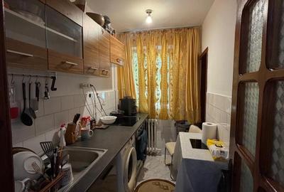 Apartament cu 3 camere decomandat în Sud