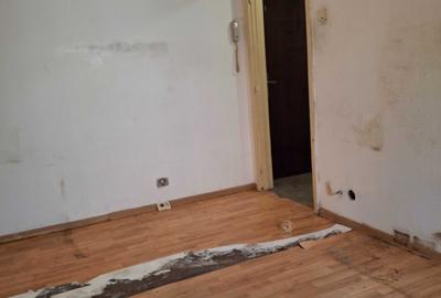 Garsonieră decomandată în Drumul Taberei