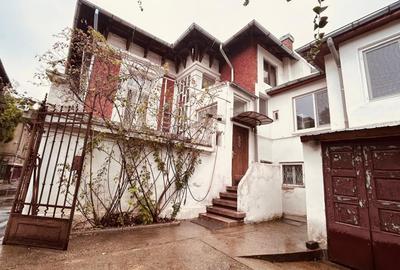 Apartament cu 4 camere decomandat în Unirii