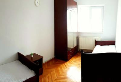 Apartament cu 3 camere decomandat în Cetate