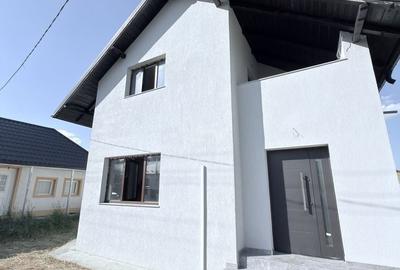 Casă cu 4 camere cu Teren 1300 Mp în Stăuceni