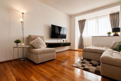 Apartament cu 2 camere decomandat, mobilat în Tractorul