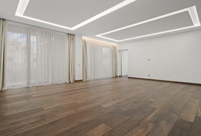 Apartament cu 5 camere decomandat în Arcul de Triumf