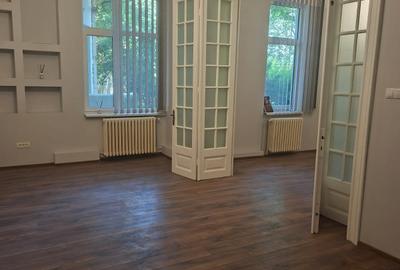 Apartament cu 2 camere decomandat în P-ța Rosetti