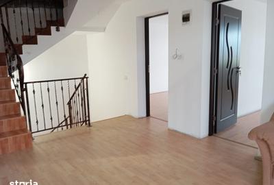 Casă cu 7 camere cu Teren 864 Mp în Gai