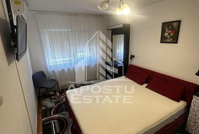 Apartament cu 3 camere decomandat, mobilat în Girocului
