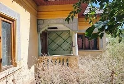 Casă cu 4 camere cu Teren 3500 Mp în Vârtopu