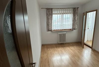 Apartament cu 4 camere decomandat în Lazaret - 1