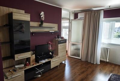 Garsonieră decomandată, mobilată în Vitan