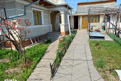 Casă cu 3 camere cu Teren 480 Mp în Central