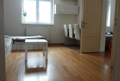 Apartament cu 2 camere semidecomandat, mobilat în Sud