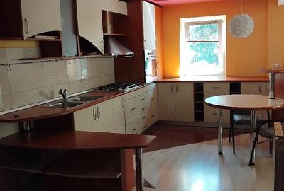 Apartament cu 3 camere decomandat în Plopilor