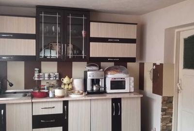 Casă cu 4 camere în Leșmir