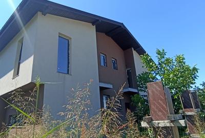 Duplex cu 4 camere cu Canalizare în Vest