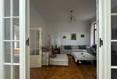 Apartament cu 4 camere semidecomandat în Gara de Nord