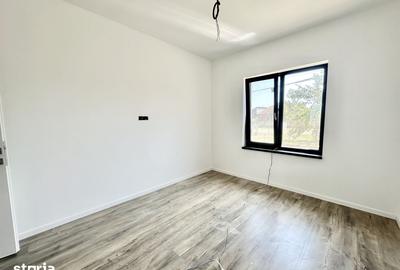 Casă cu 3 camere cu Teren 332 Mp în Albina