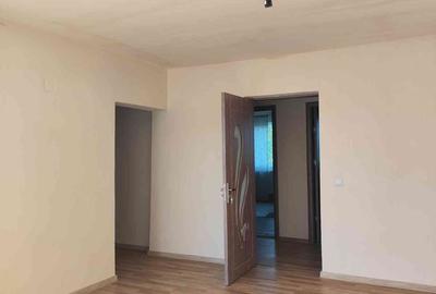 Casă cu 4 camere cu Teren 1482 Mp în Brădești - 6