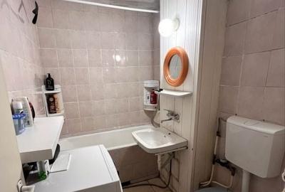 Apartament cu 3 camere decomandat în Est