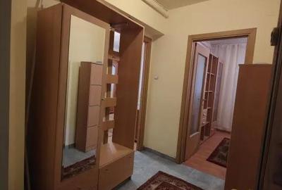 Garsonieră decomandată, mobilată în Craiovița Nouă