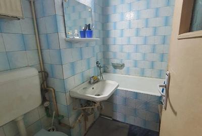 Apartament cu 3 camere decomandat în Dâmbovița