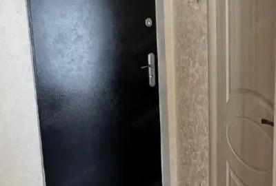 Garsonieră decomandată în Tei