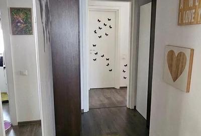 Apartament cu 3 camere decomandat în Sisești - 2