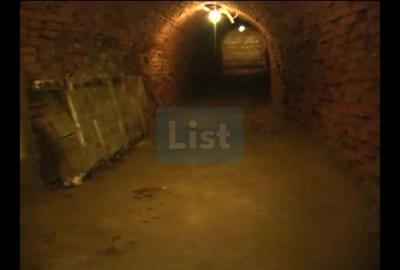 Casă cu 3 camere cu Canalizare în Central - 1