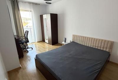 Apartament cu 3 camere decomandat, mobilat în Central
