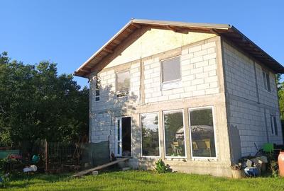 Casă cu 4 camere în Mărăcineni - 1