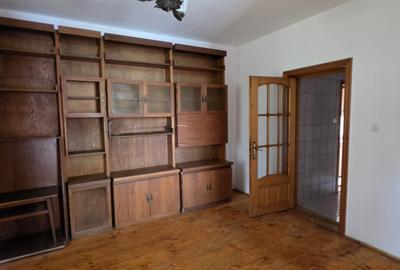 Casă cu 5 camere cu Teren 3000 Mp în Dârvari