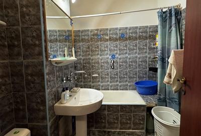 Apartament cu 3 camere decomandat în Independenței