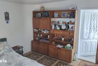 Casă cu 2 camere cu Teren 2000 Mp în Urecheni