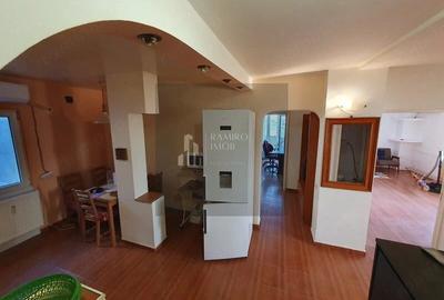 Apartament cu 4 camere decomandat în Pantelimon