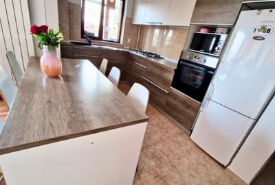 Apartament cu 3 camere semidecomandat, mobilat în Trivale - 3