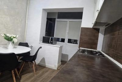 Apartament cu 3 camere decomandat în Dristor