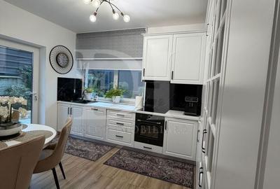Casă cu 4 camere cu Teren 400 Mp în Central