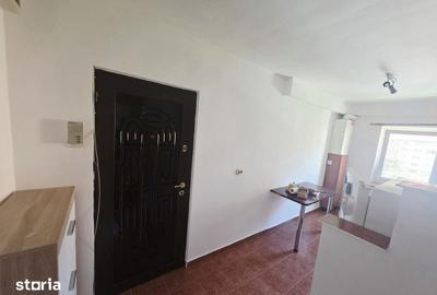 Apartament cu 2 camere decomandat în Tractorul - 3