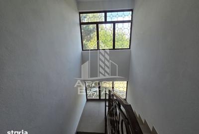 Casă cu 8 camere cu Teren 1140 Mp în Central - 2